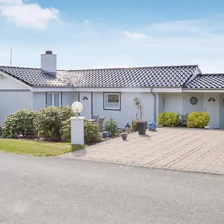 Two-bedroom Holiday In *